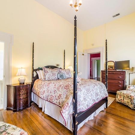 Bourbon Manor Bed & Breakfast Inn Bardstown Exterior photo