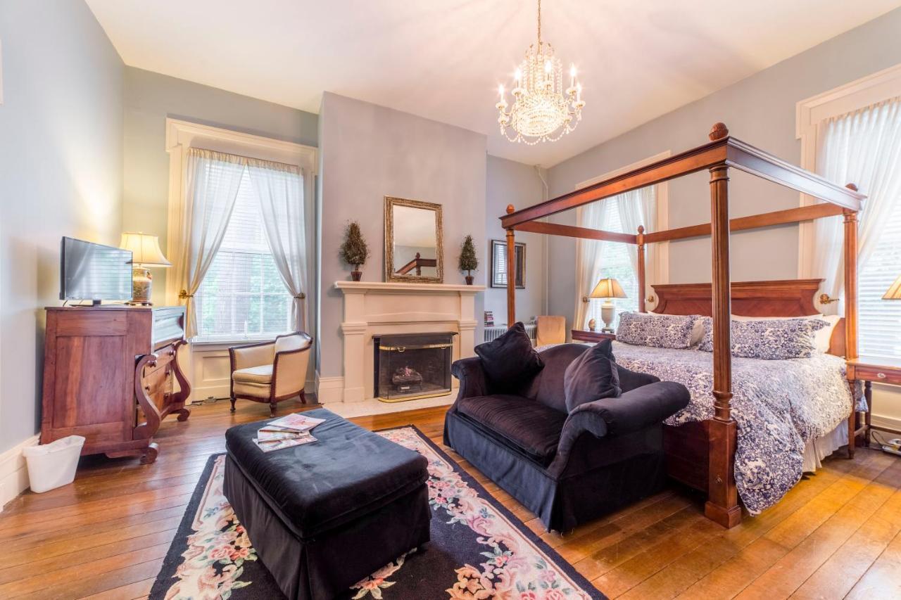 Bourbon Manor Bed & Breakfast Inn Bardstown Exterior photo
