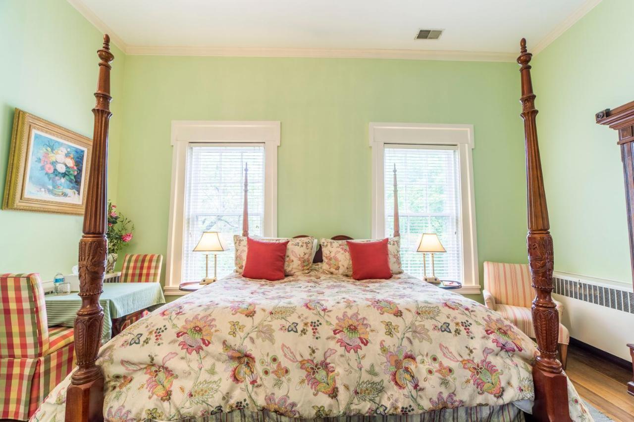 Bourbon Manor Bed & Breakfast Inn Bardstown Exterior photo