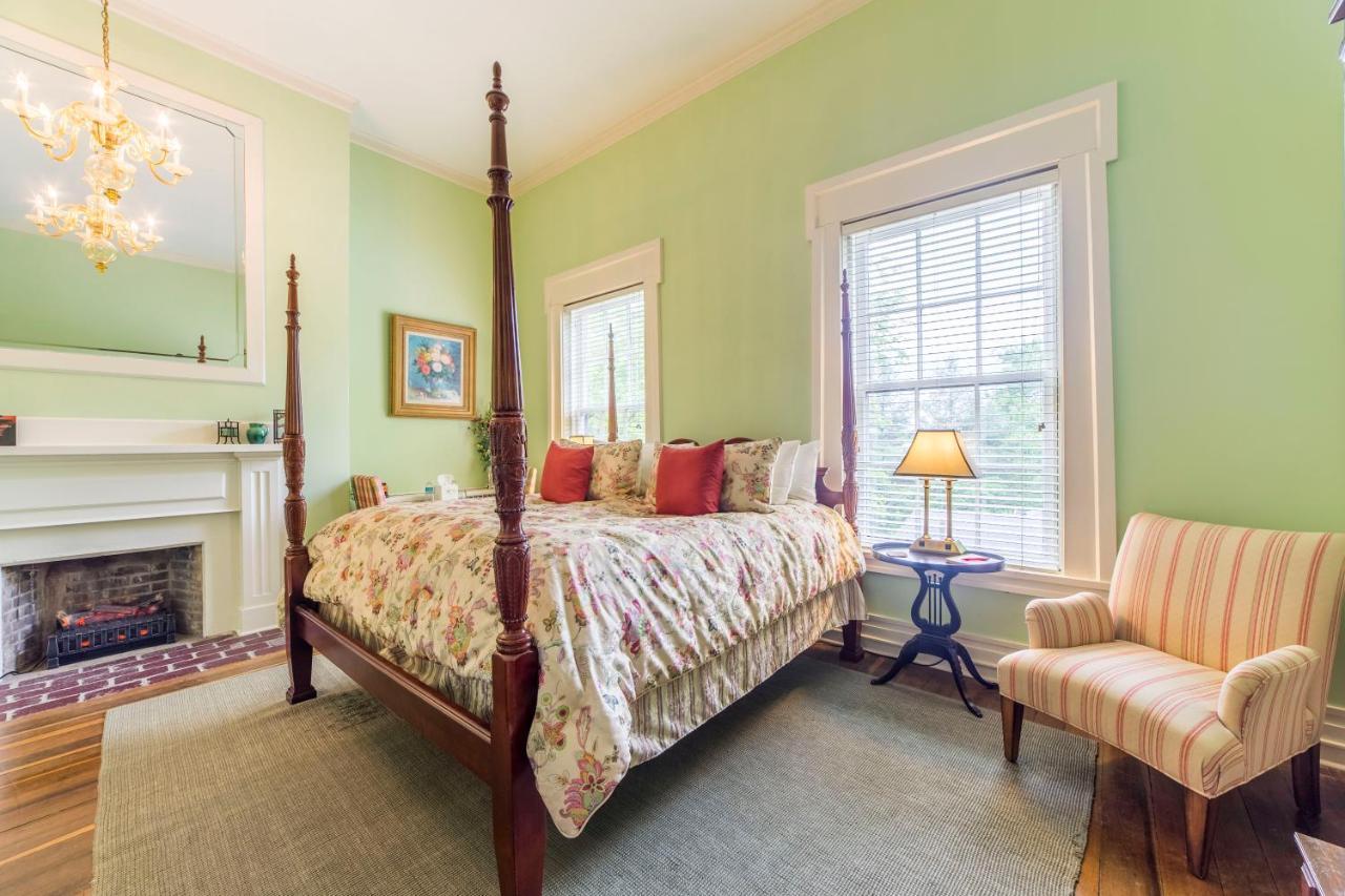 Bourbon Manor Bed & Breakfast Inn Bardstown Exterior photo