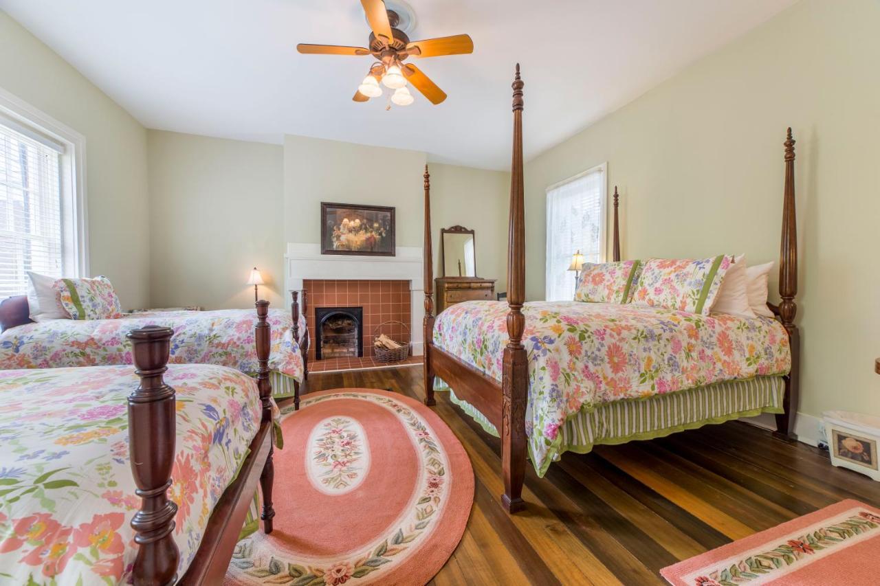 Bourbon Manor Bed & Breakfast Inn Bardstown Exterior photo