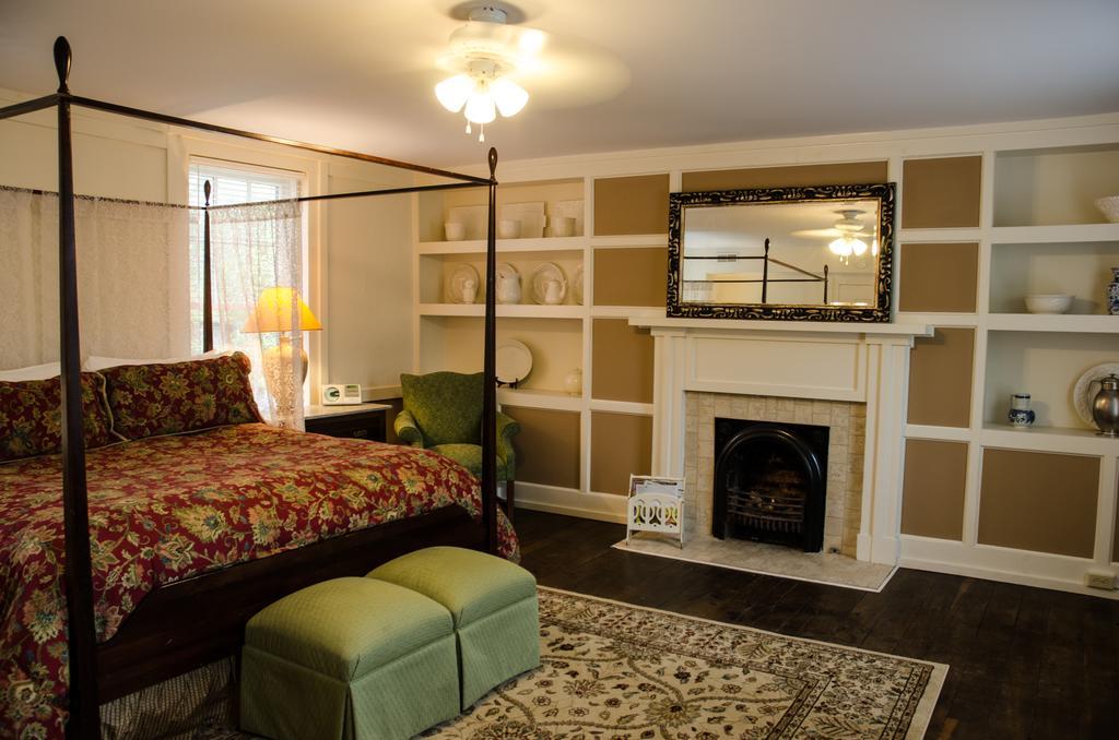 Bourbon Manor Bed & Breakfast Inn Bardstown Room photo