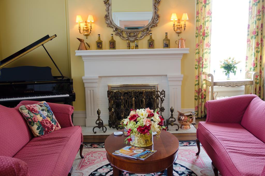 Bourbon Manor Bed & Breakfast Inn Bardstown Exterior photo