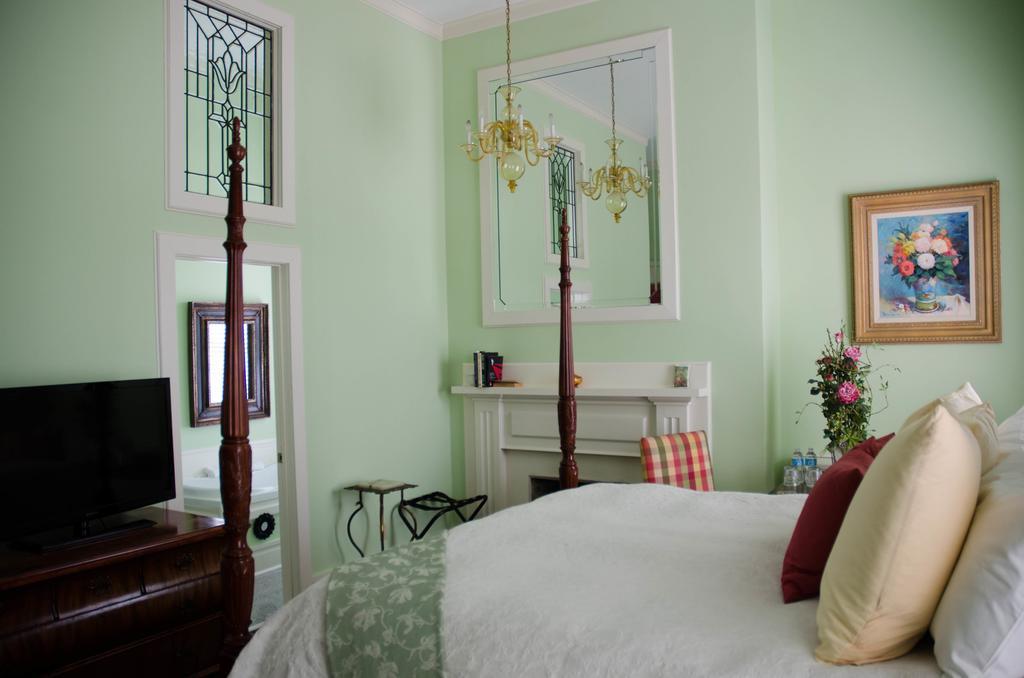 Bourbon Manor Bed & Breakfast Inn Bardstown Room photo