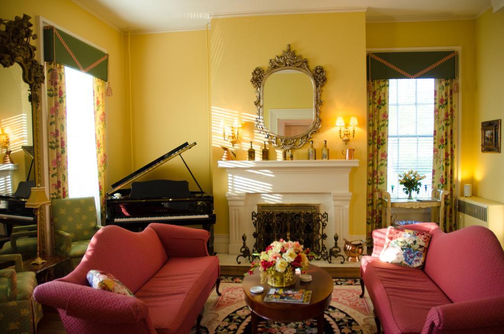 Bourbon Manor Bed & Breakfast Inn Bardstown Exterior photo